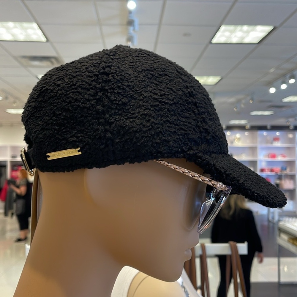 Michael Kors MK Logo Hat Sherpa Adjustable Cap OS
Black NWT
Authentic - Picture 4 of 16
